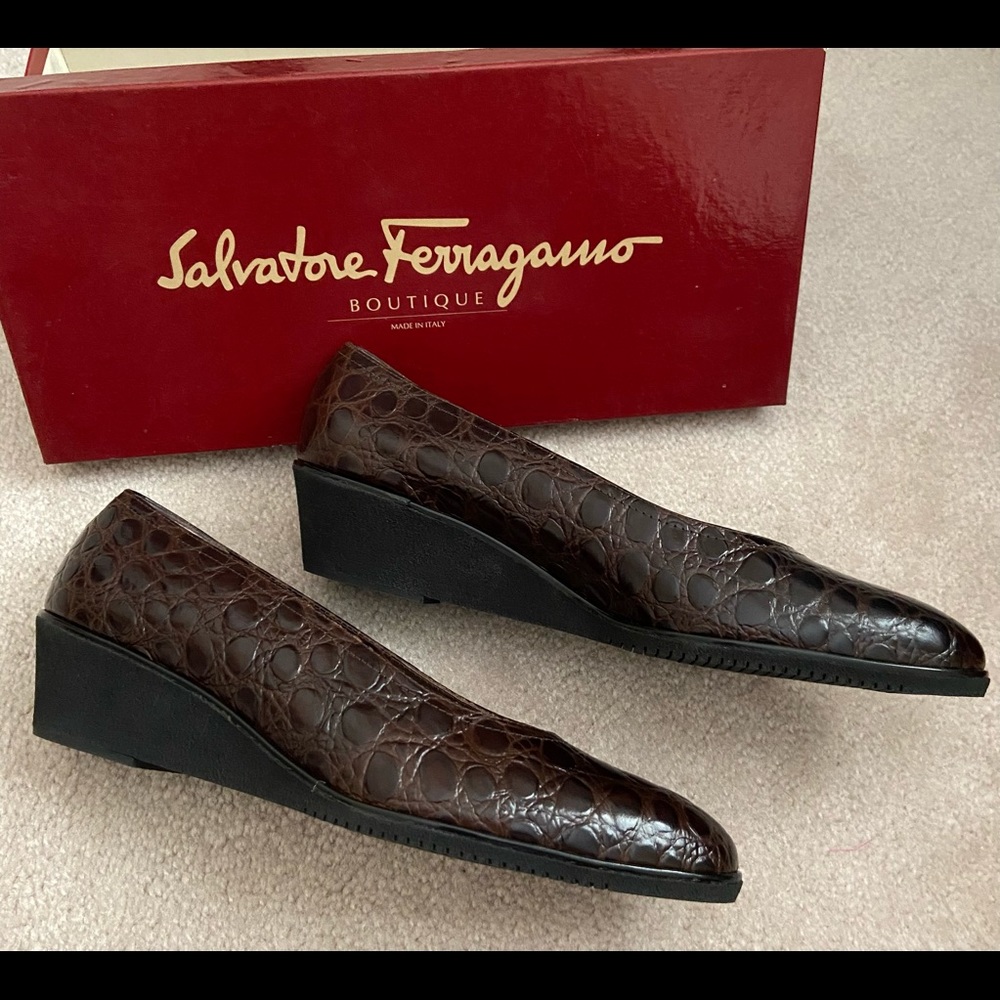 NEVER WORN! VINTAGE FERRAGAMO BROWN WEDGE CALF CROC LEATHER  Sz 8 2A (width).